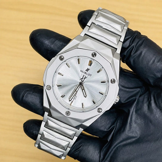 Hublot Classic Fusion Diamond-Cut Style Watch